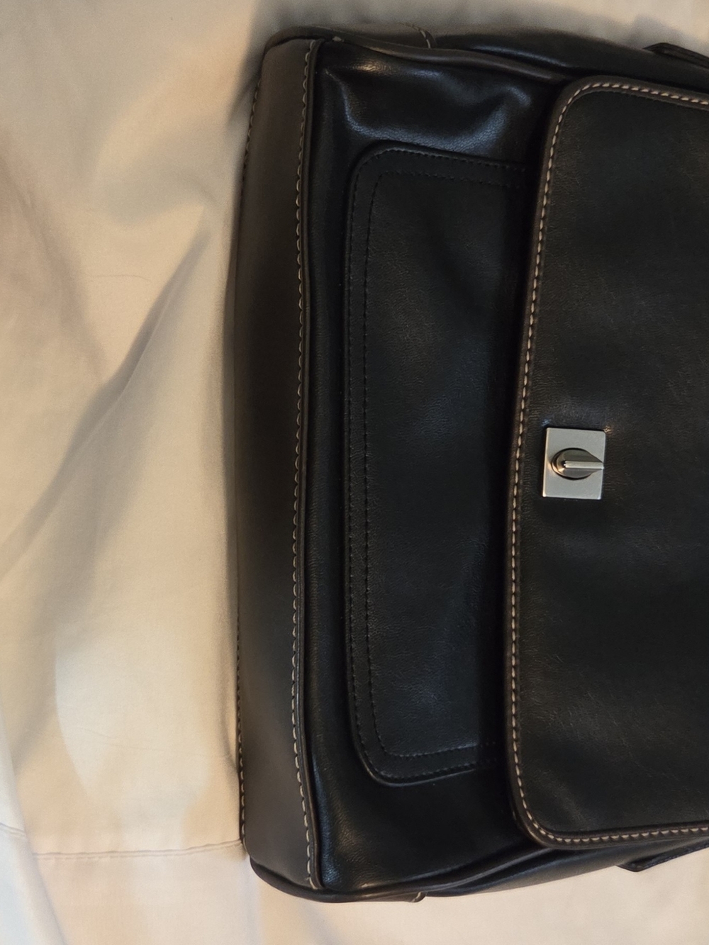 Liz Claiborne Black Leather Shoulder Bag with Contrast Stitching